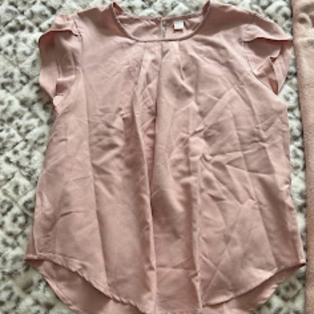 Women's Pleated Cap Sleeve Keyhole Back Blouse (XL)